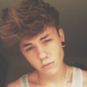 Meet your Posher, Adelia